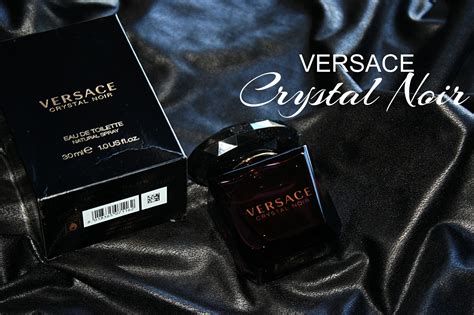 versace crystal noir recenzija